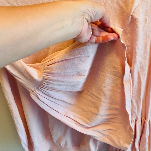 ⭐️ Philosophy Long Bell Sleeve Pink Pullover Top - Picture 5 of 6